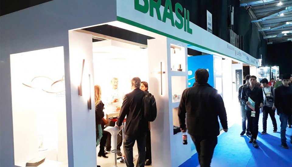 Lux Brasil marcou presença na Expoedifica