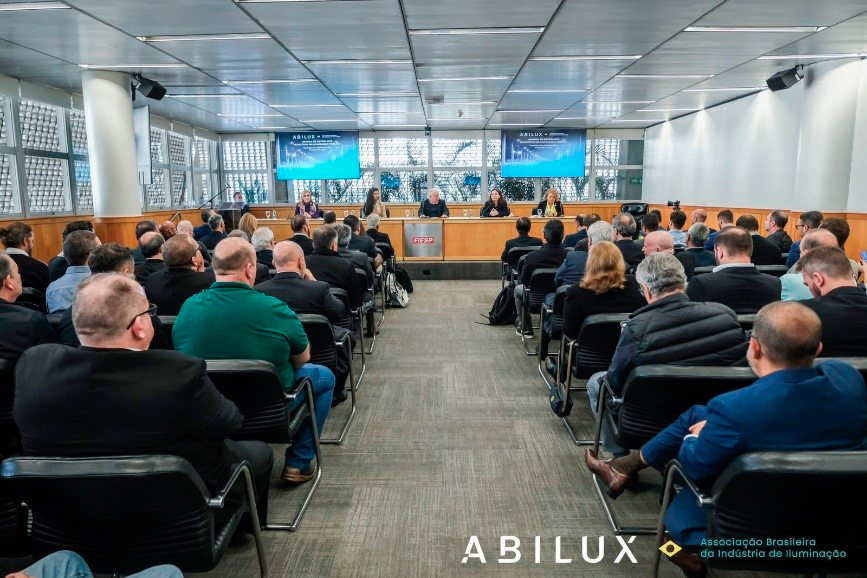 ABILUX LANÇOU MANUAL DE DEFESA DOS MUNICÍPIOS NA ILUMINAÇÃO PÚBLICA